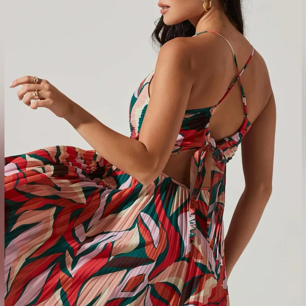 ASTR The Label Revolve Blythe Open Back Plisse Pleated Midi Dress - Image 3