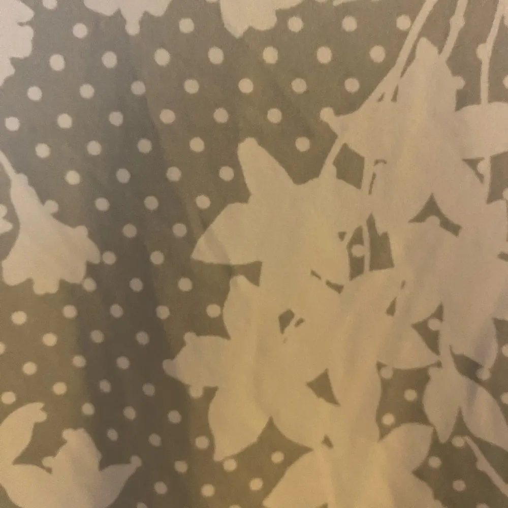 Lands' End Grey Floral Crew Neck Long Sleeve Rash Guard UPF 50 Swim Tee - Image 6