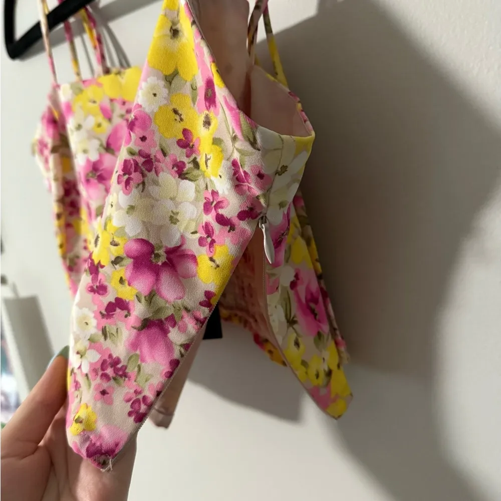 NWT Forever 21 Floral Cropped Tank - Image 4