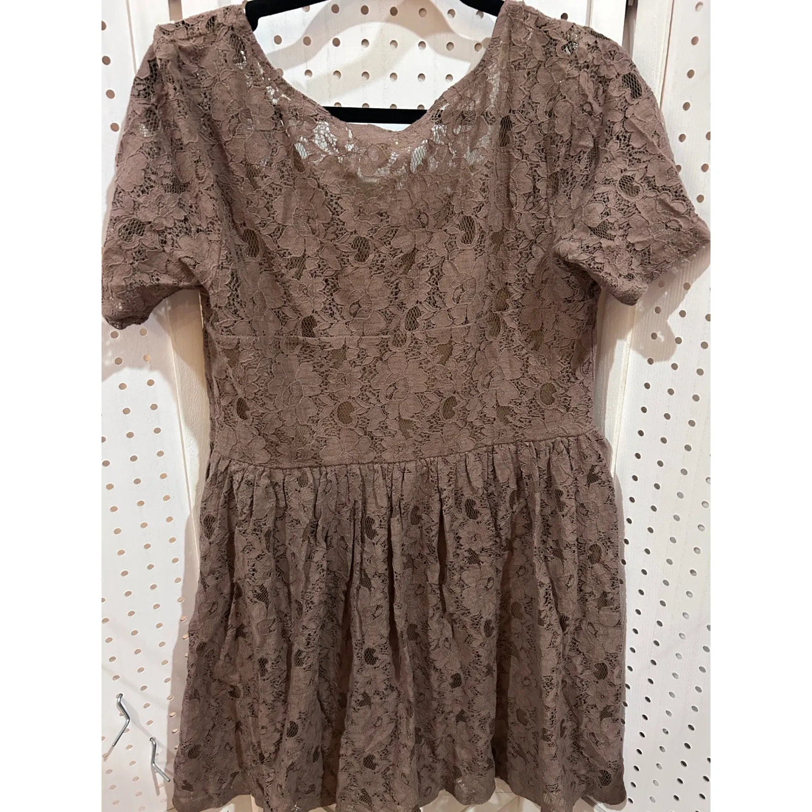 NEW Altar'd State Lace A Line Dress Mauve Taupe Short Sleeve Scoop Neck L - Image 6