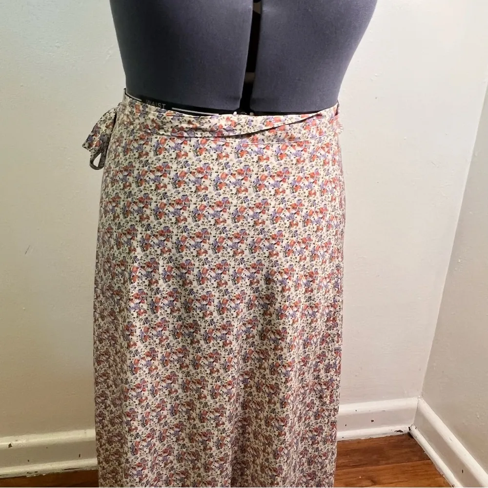 True Wrap Skirt White Orange Purple Floral Size undefined - Image 2