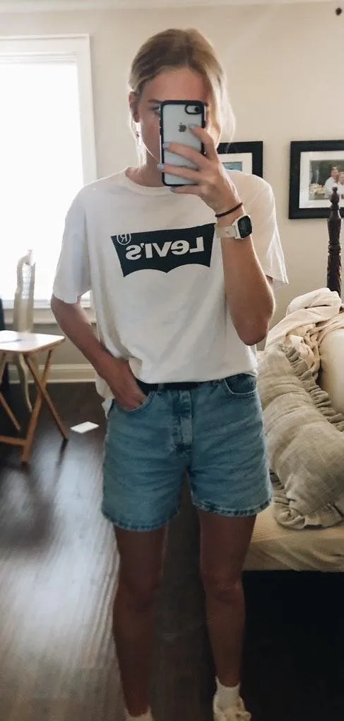 Levi’s Oversized White T-shirt - Image 2