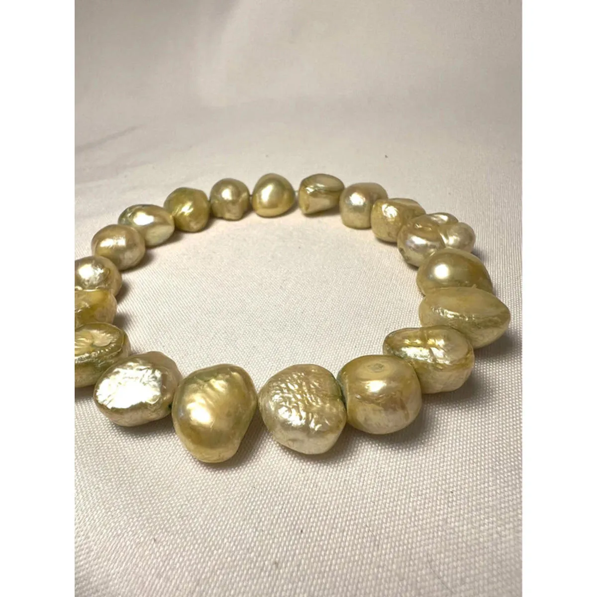 Vintage beautiful ivory yellow faux pearl string bracelet - Image 4