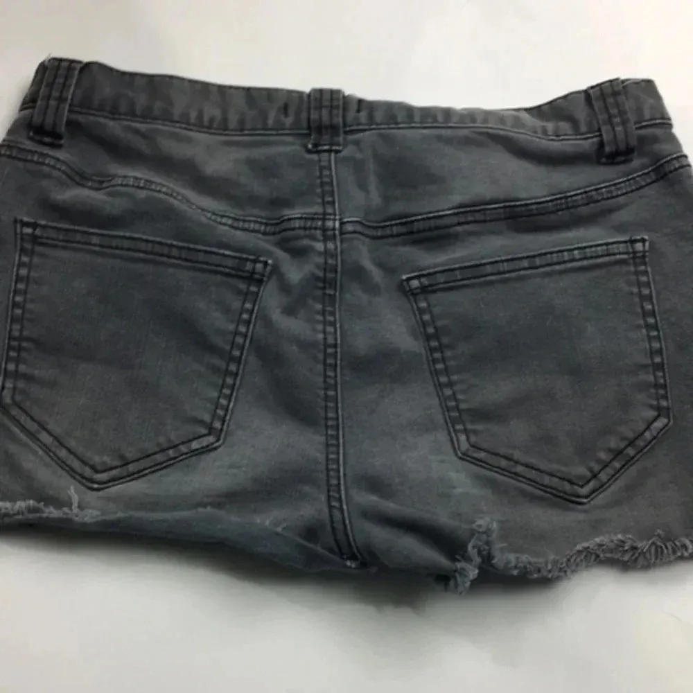 Venus ladies shorts  size S - Image 4