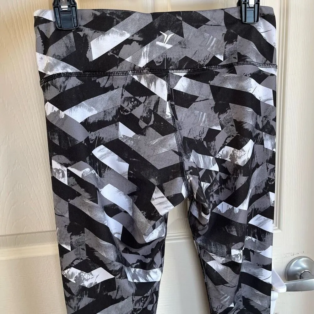 Old Navy Active Compression Full Length Mid Rise Leggings (Abstract Black) - Med - Image 5