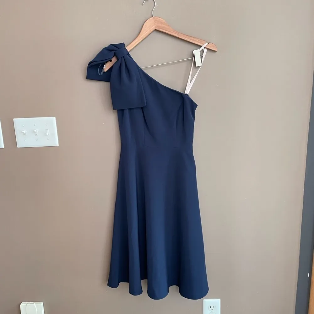 NWT Gal Meets Glam Celine One Shoulder Dress in Navy Size 00 - Image 3