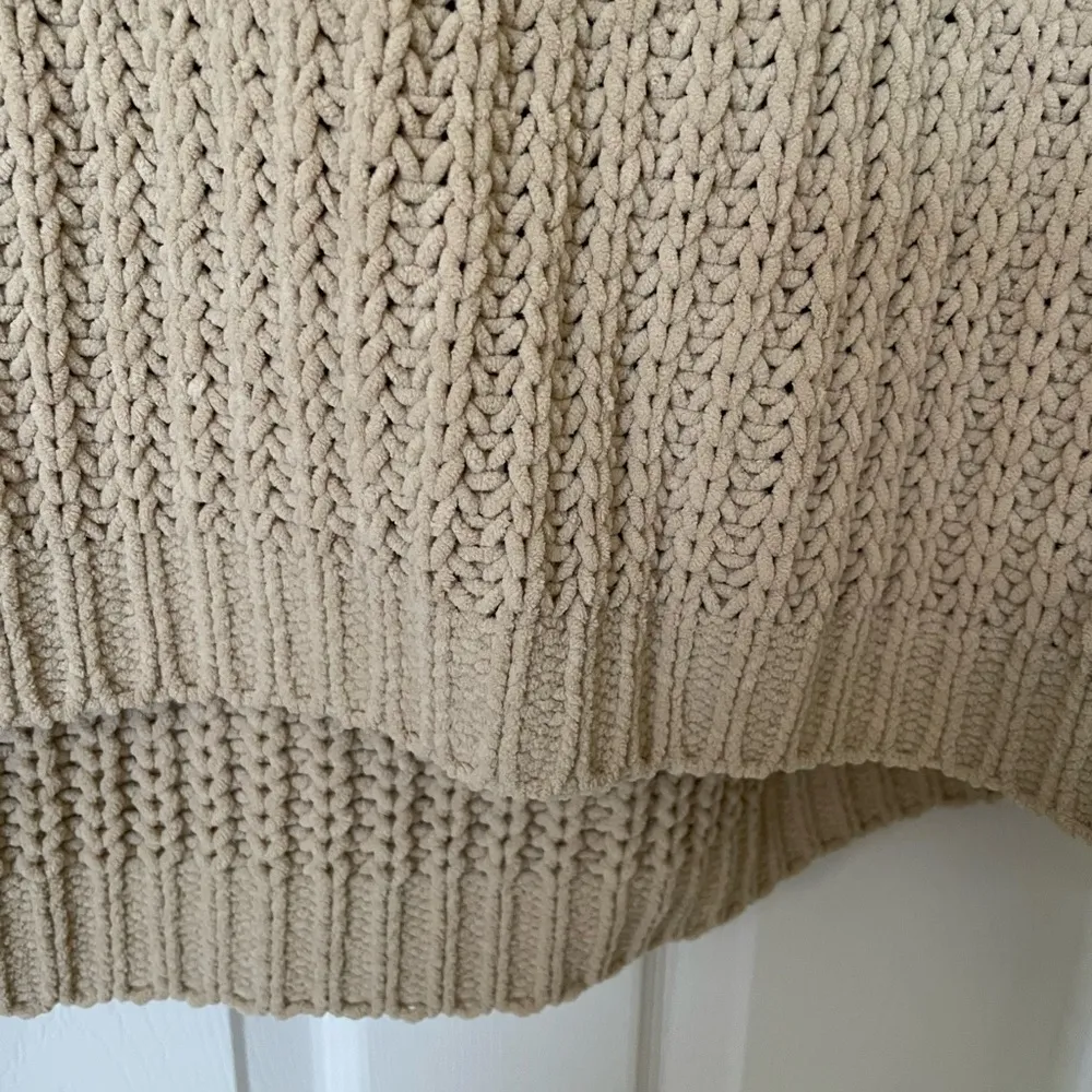 EUC Loft Lounge Beige Tan Quilted Style V- Neck Hoodie - Image 2