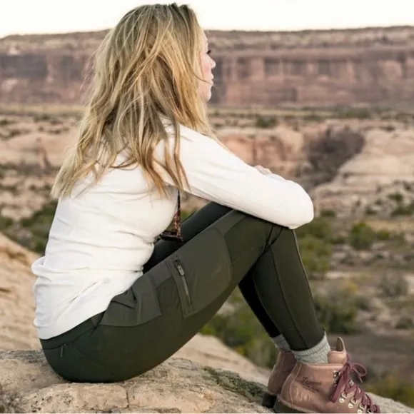 Athleta Canyon Lands 2 Base Layer Beige Size Medium - Image 2