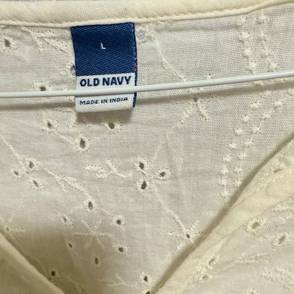 Old Navy Cream Blouse with Textured Design - Image 3