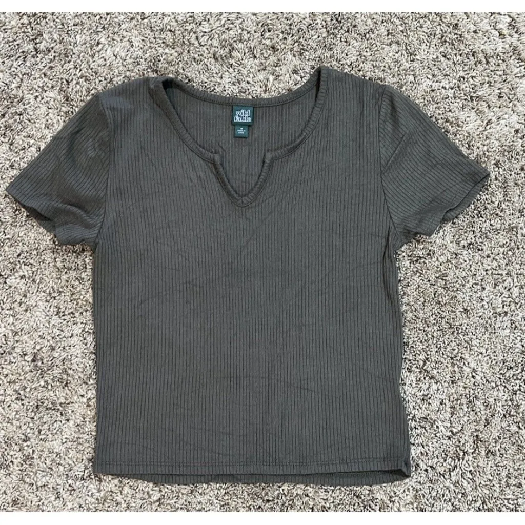 Wild Fable  Short Sleeve Pullover Top Size Medium ~ Army Green ~ Slim Fit - Image 4