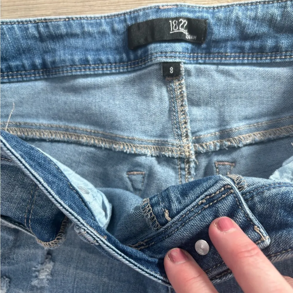 1822 Denim Size 8, waist is 14, inseam is 21 blue  distressed - Image 3