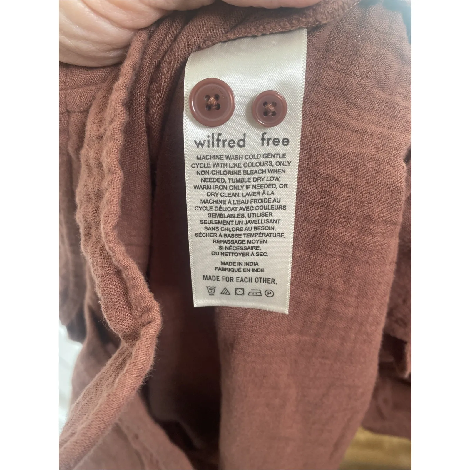 Wilfred Free Womens XS Aritzia Gauzy Button Down Aritzia Lightweight Travel Lago - Image 4