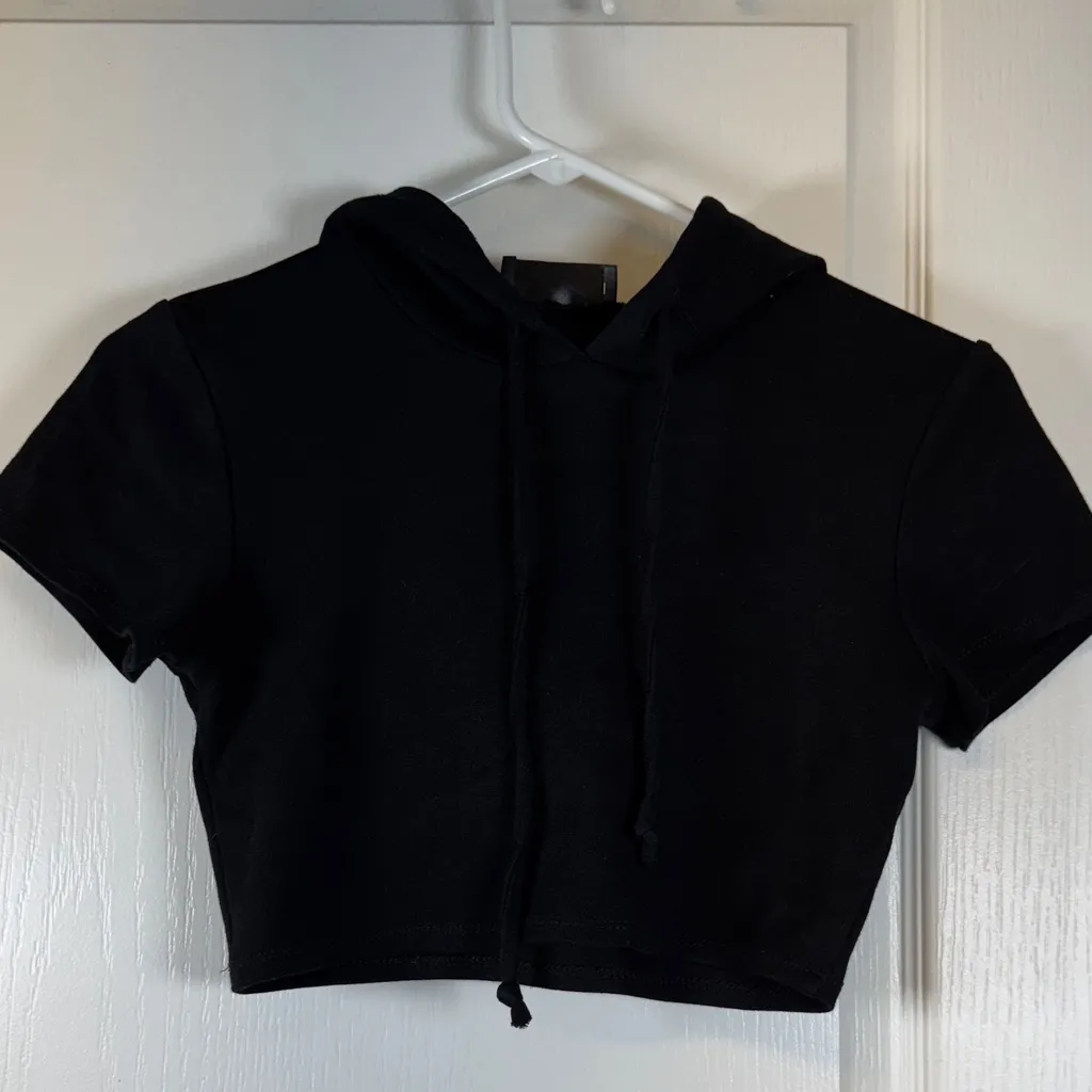 Lux LA Sweatshirt Short Sleeve Hooded Crop Top Black Size Small EUC #5721 - Image 2