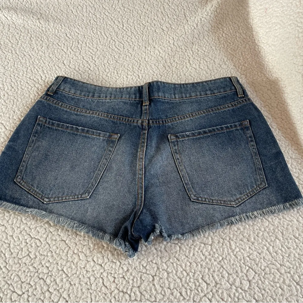 Forever 21 Distressed Button Denim Shorts Size 29 Raw Hem High Waist - Image 7
