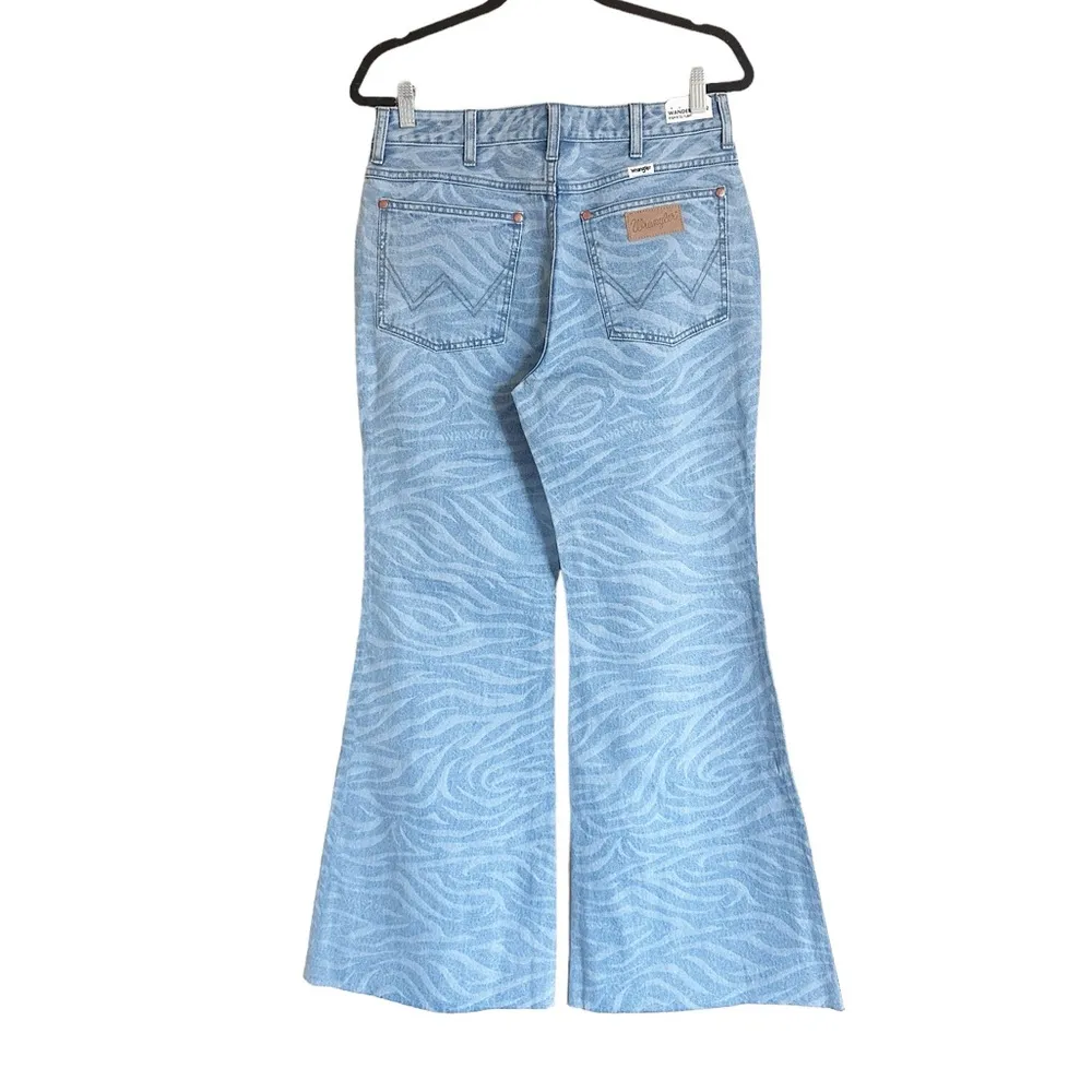 NWT  WOMEN'S MEOW LASER TIGER PRINT WANDERER FLARE JEANS 31 X34 - Image 8