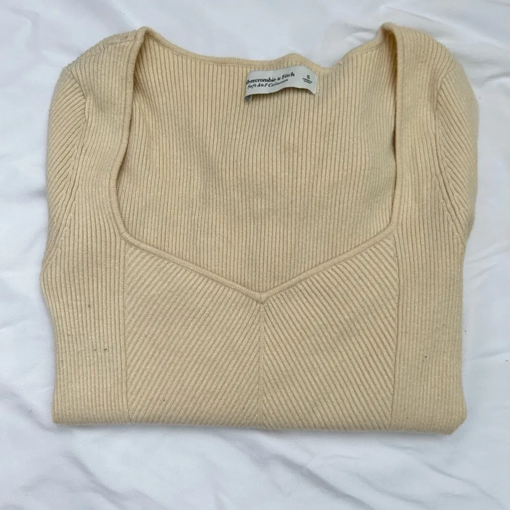Abercrombie & Fitch Sweater - Image 2