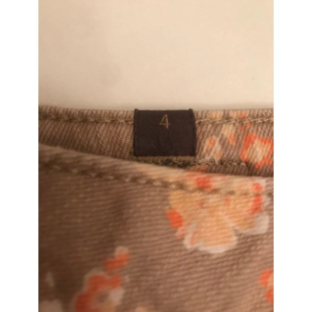 Lauren conrad ladies casual denim floral shorts size 4 - Image 2