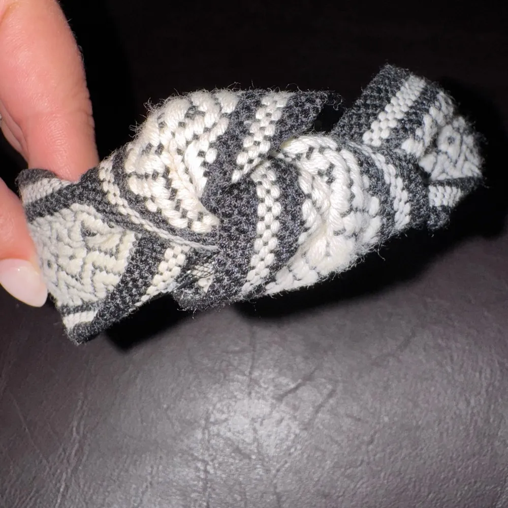 Claire’s Black and White Patterned Headband - Image 4