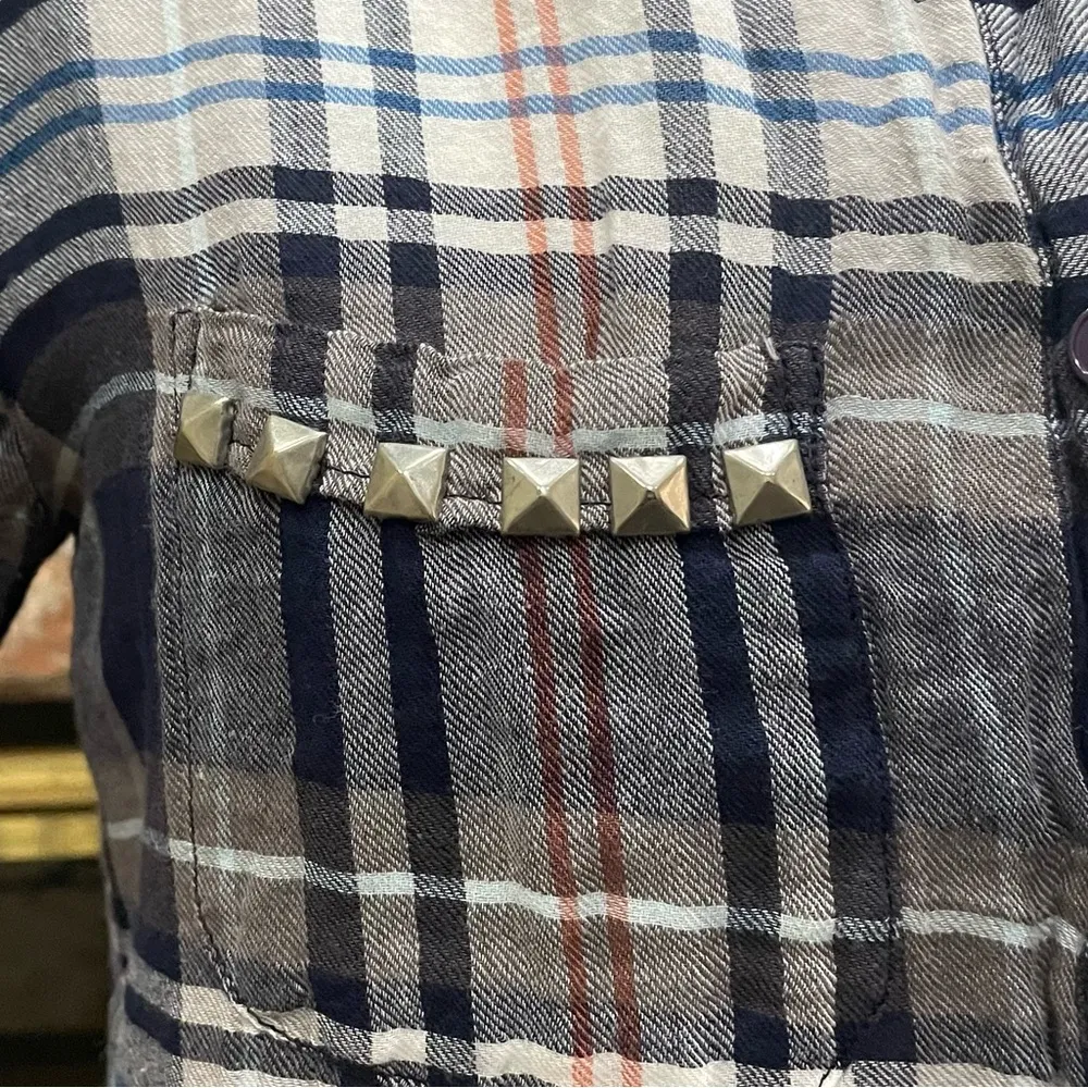 🎉HP🎉 Charlotte Russe plaid button down shirt with studs on pockets / XS / EUC - Image 7