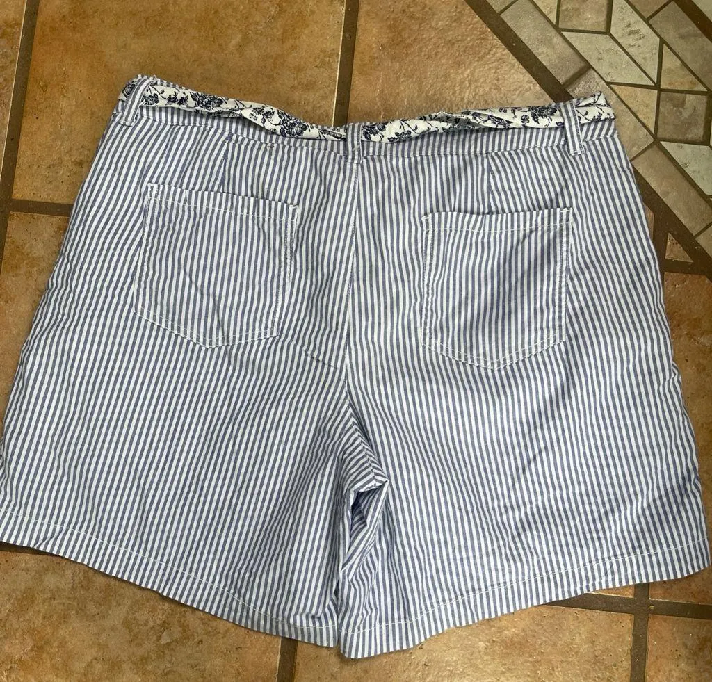 St. John's Bay Blue Striped Women's nautical lined Shorts with Floral Belt - Image 4