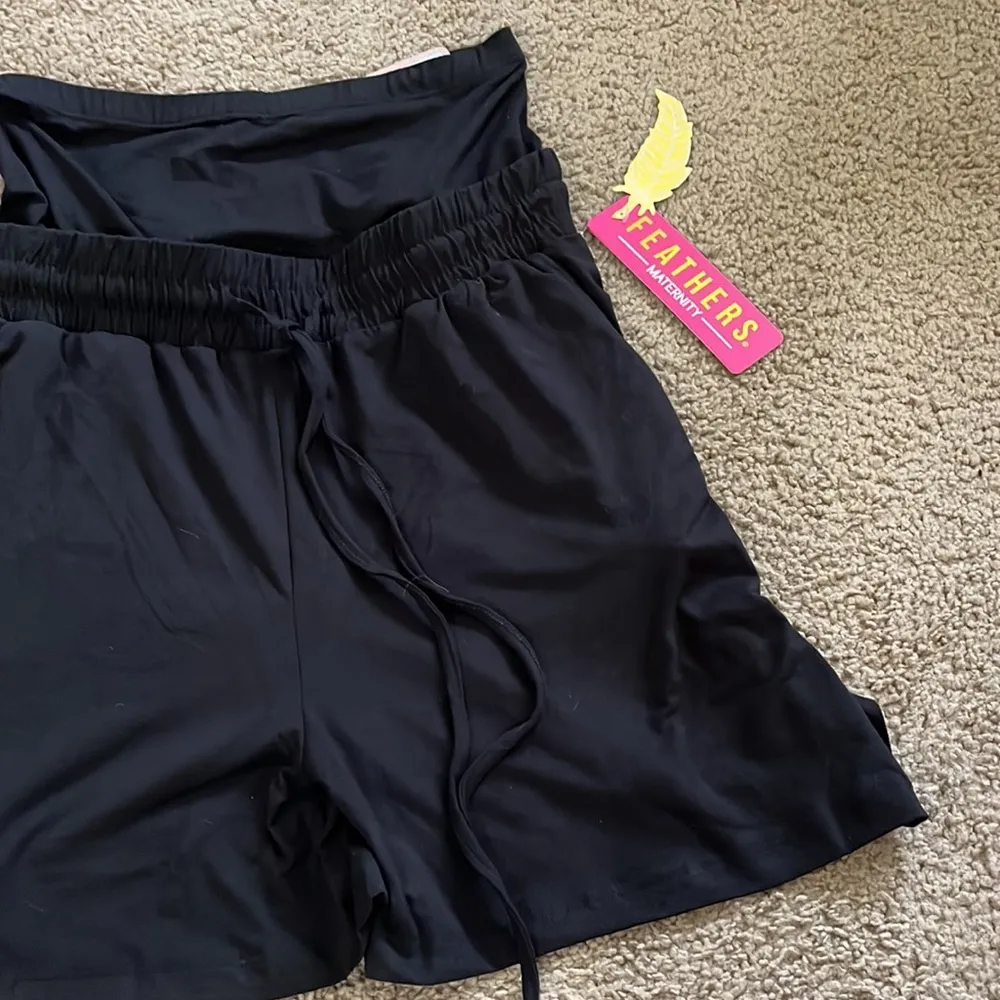 NWT Feathers Maternity Shorts Size S - Image 5