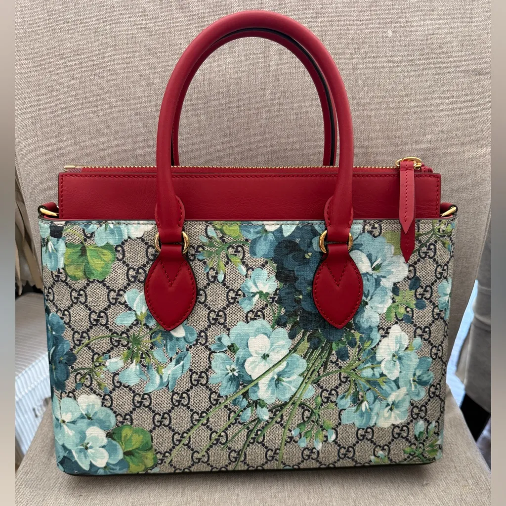 EUC Gucci GG Supreme Monogram Medium Blooms Zip Top Two Way Tote - Image 2
