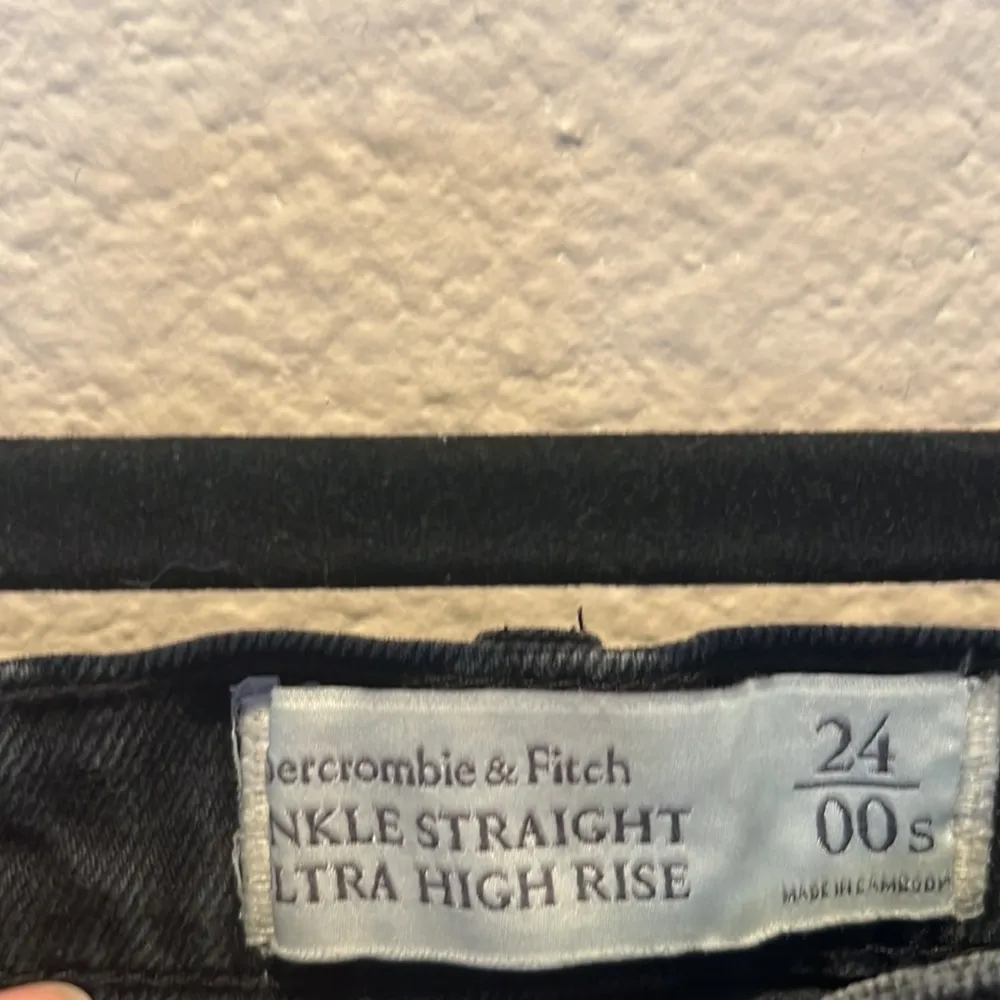 Abercrombie & Fitch Black Washed Ankle Straight Ultra High Rise Distressed Jeans - Image 3