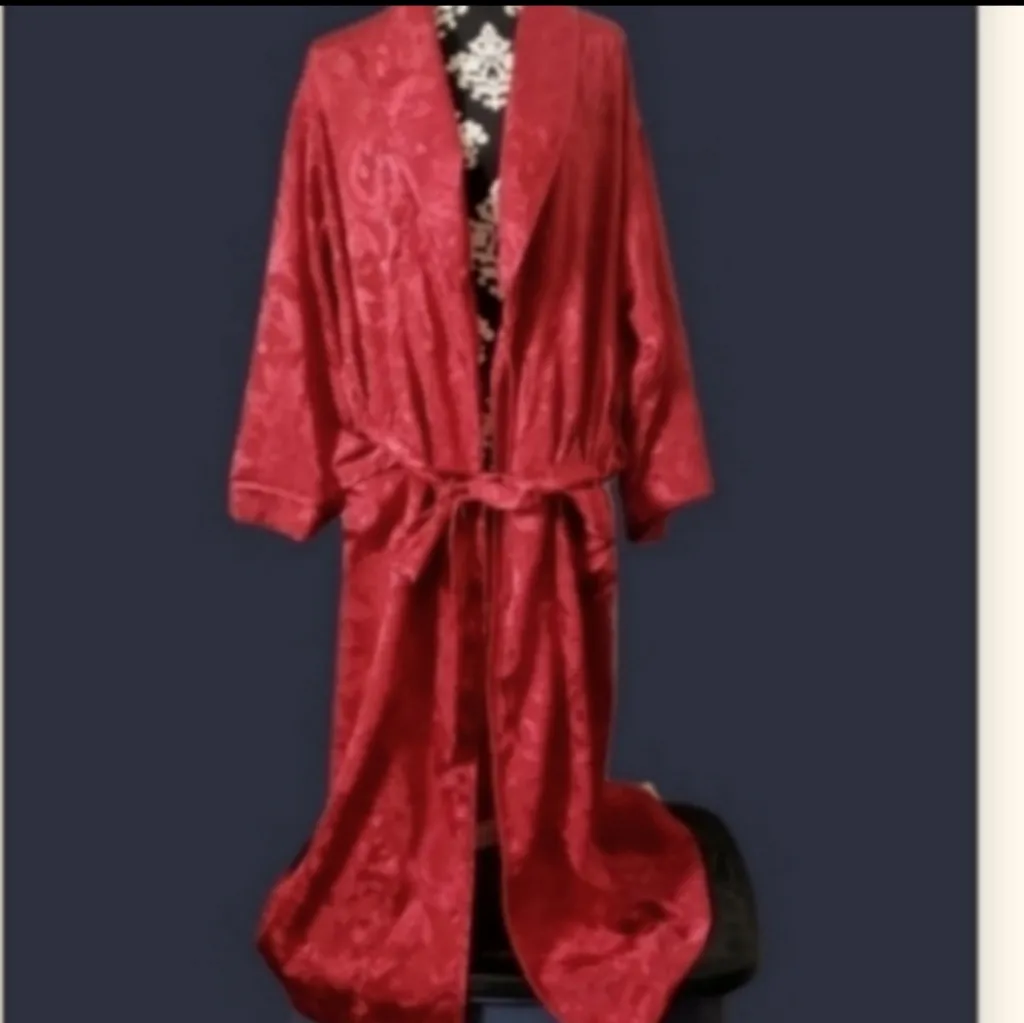 1980’s Vintage Victoria's Secret Gold Label red robe jacquard satin - Image 15