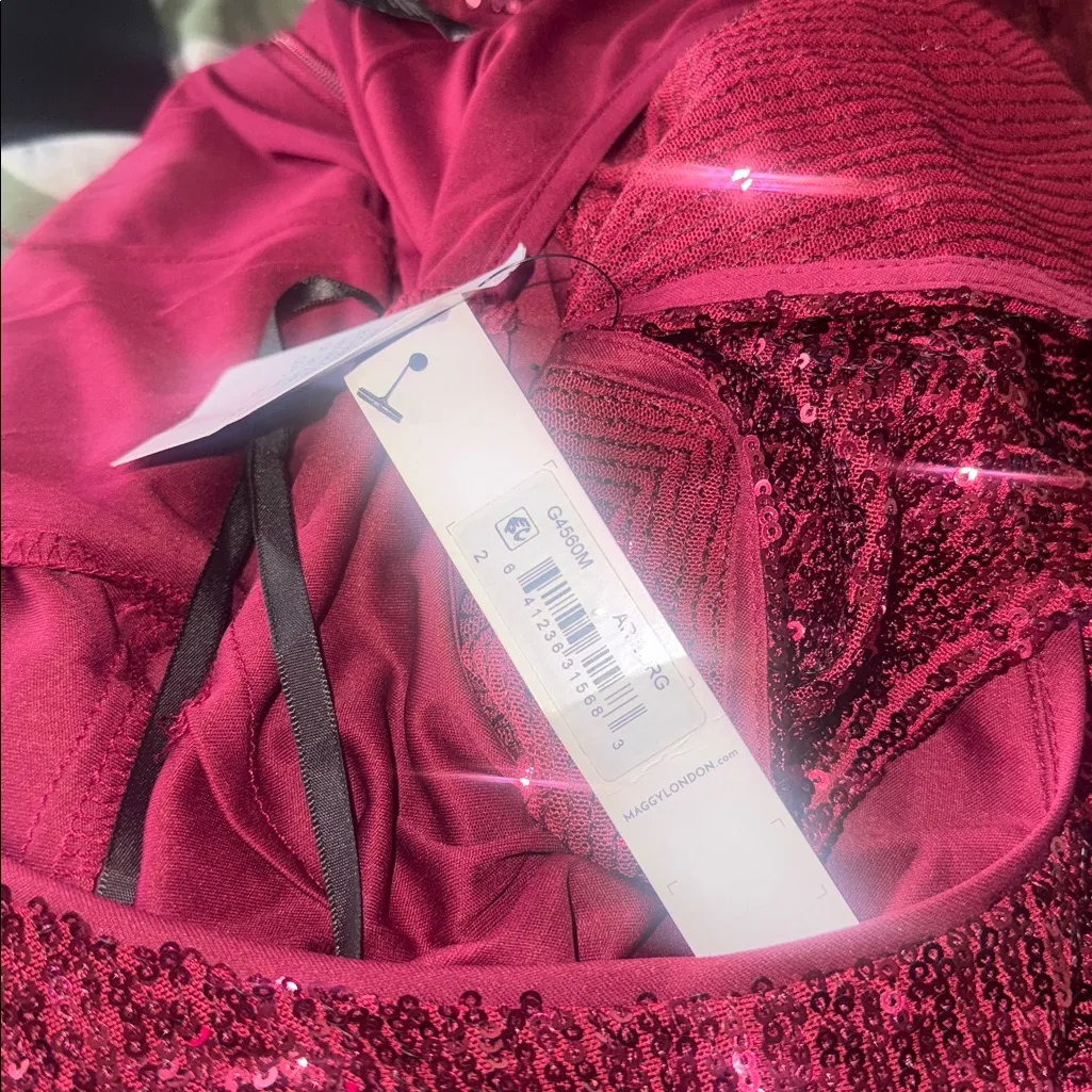 NWT  MAGGY LONDON amber sequin jumpsuit in burgundy - Image 8