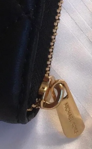 Padded clutch with classy plating on the front - Image 4