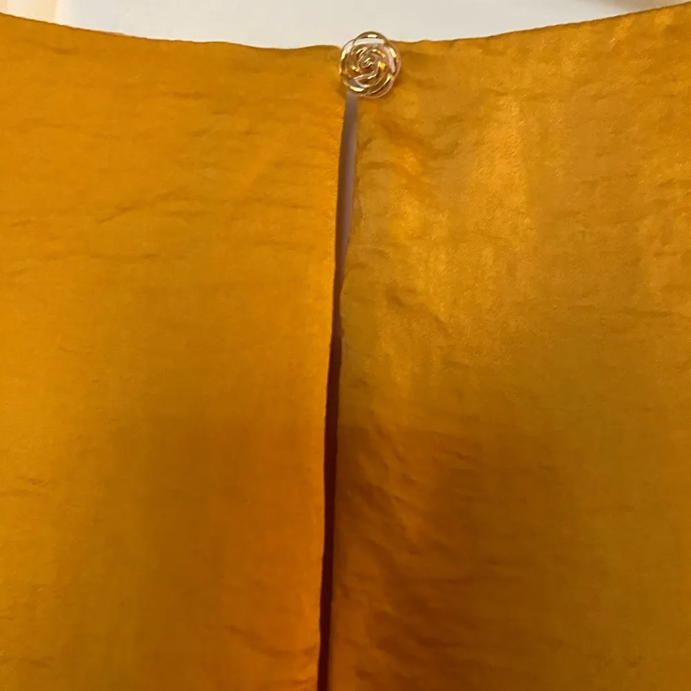 ASTR the Label Mustard Yellow Ruched Puff Sleeve Blouse, Women’s Small - Image 9