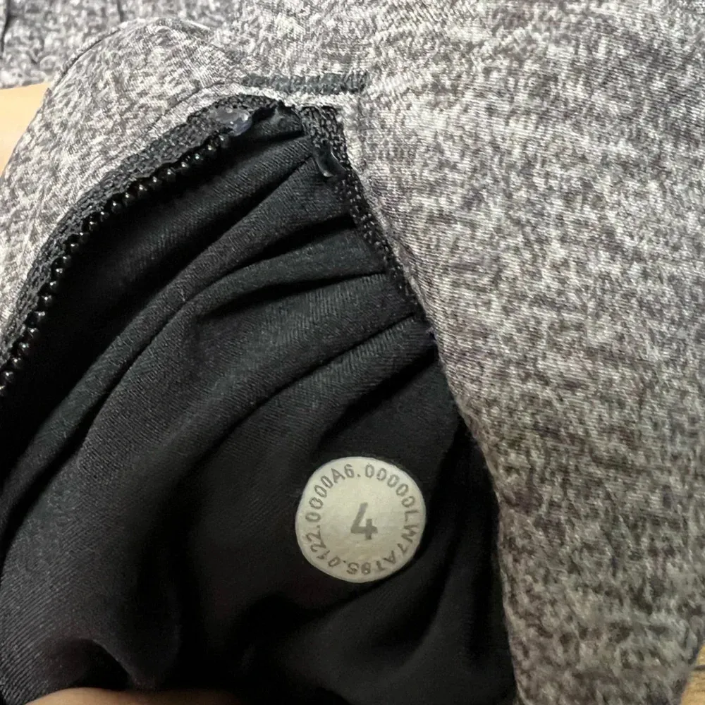 Lululemon Tracker Short V *4" size 4 - Image 4