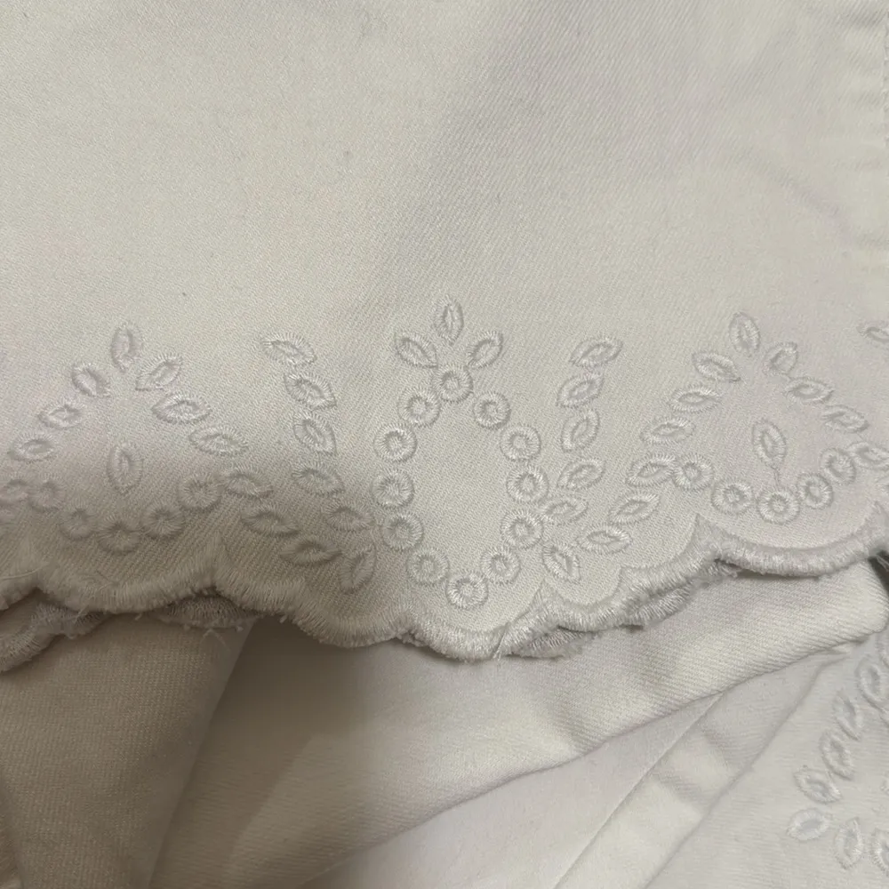 St. John’s Bay NWT mid rise crop white jeans plus size 18 detailed scallop - Image 3