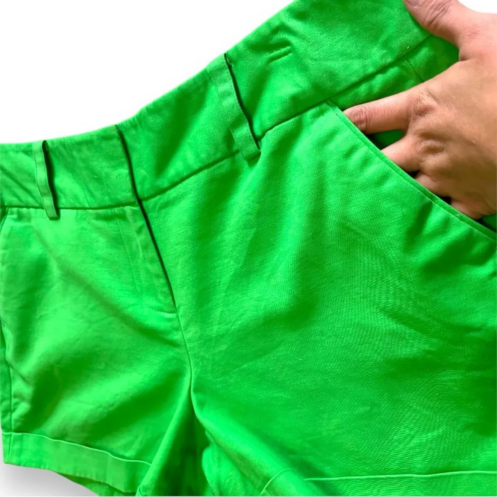 Vince Camuto Women's Green Dress Shorts - Size 14 - Image 4