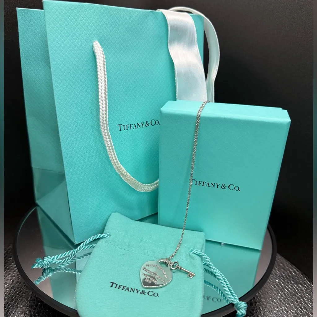 Authenticated Tiffany & Co. Return to Tiffany Heart Tag Key Necklace Pendant 18” - Image 3