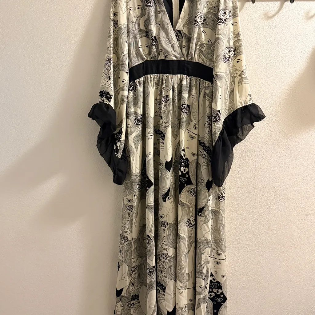 Unique Vintage Psychedelic Goddess Black and Cream Long Sleeve maxi Dress Size M - Image 3