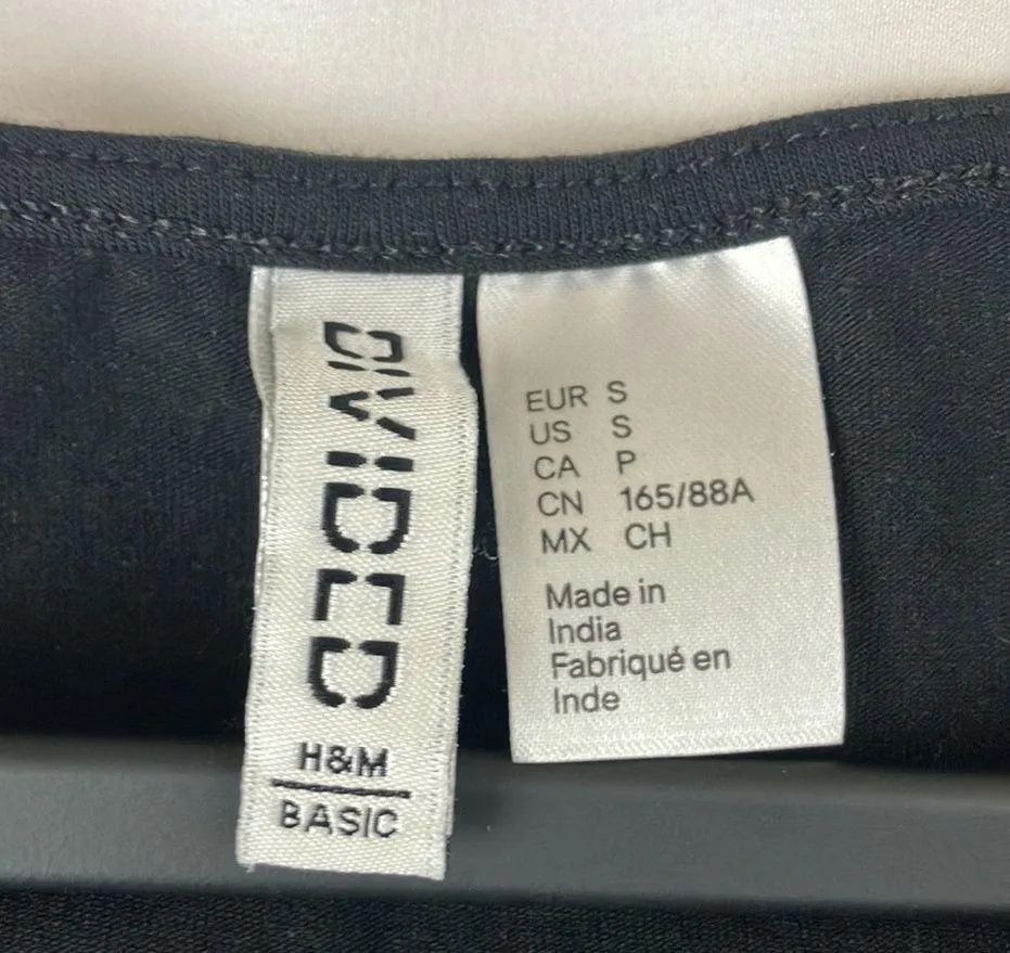 H&M Divided black short sleeves cropped top womans size small - Image 2