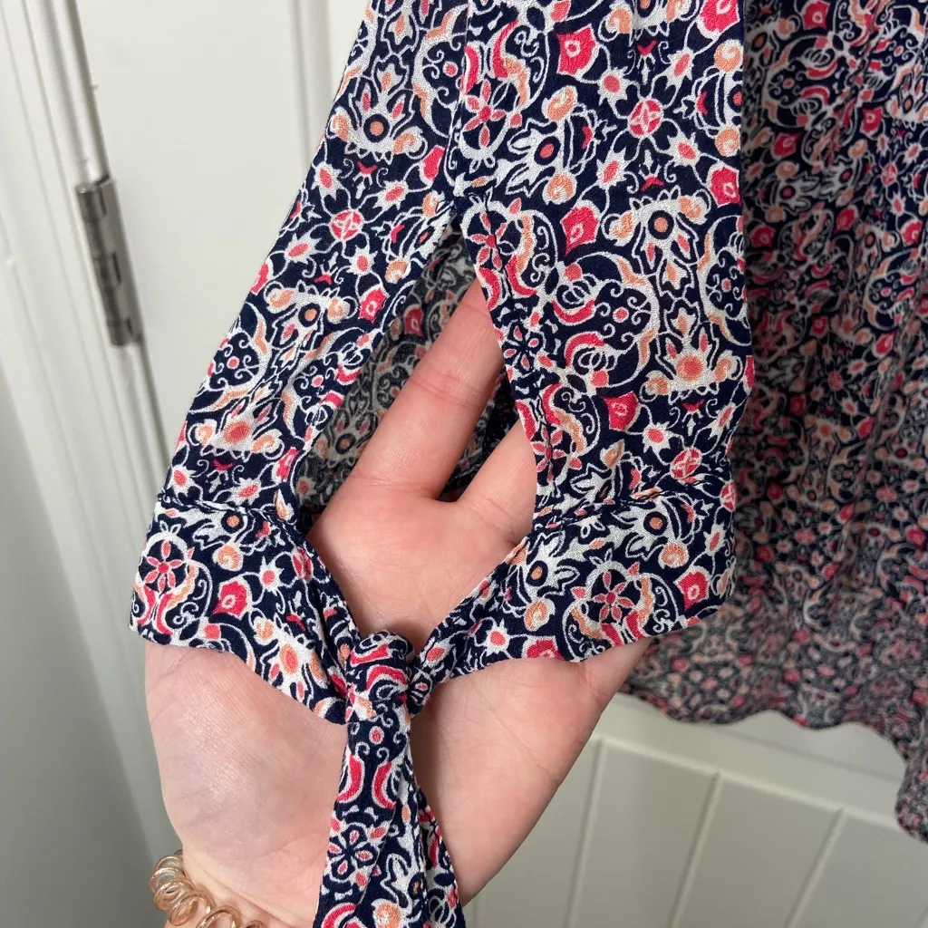 NWOT Westport women’s blue pink popover button neck tie sleeve floral blouse L‎ - Image 2