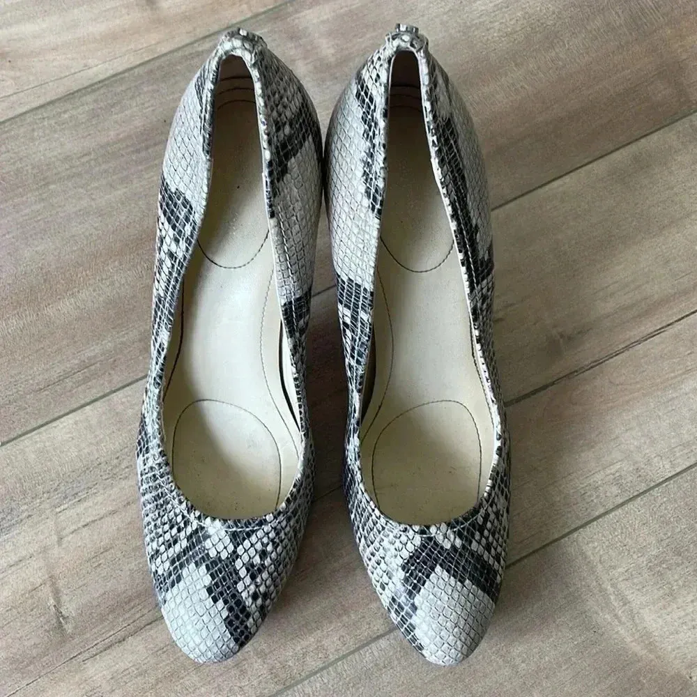 Calvin Klein Snake Print Whinnie Pumps Heels Sz 9.5 - Image 3