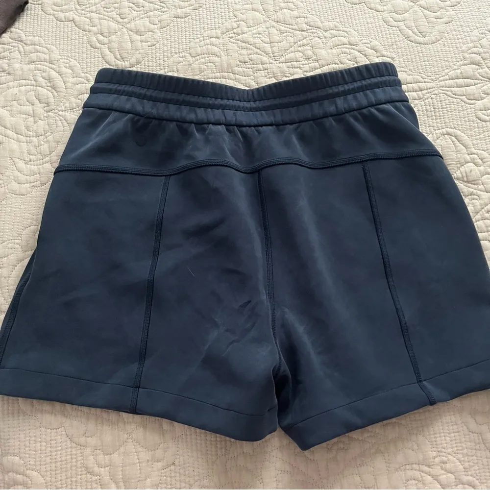 lululemon true navy softstreme shorts 4" size 6 - Image 3