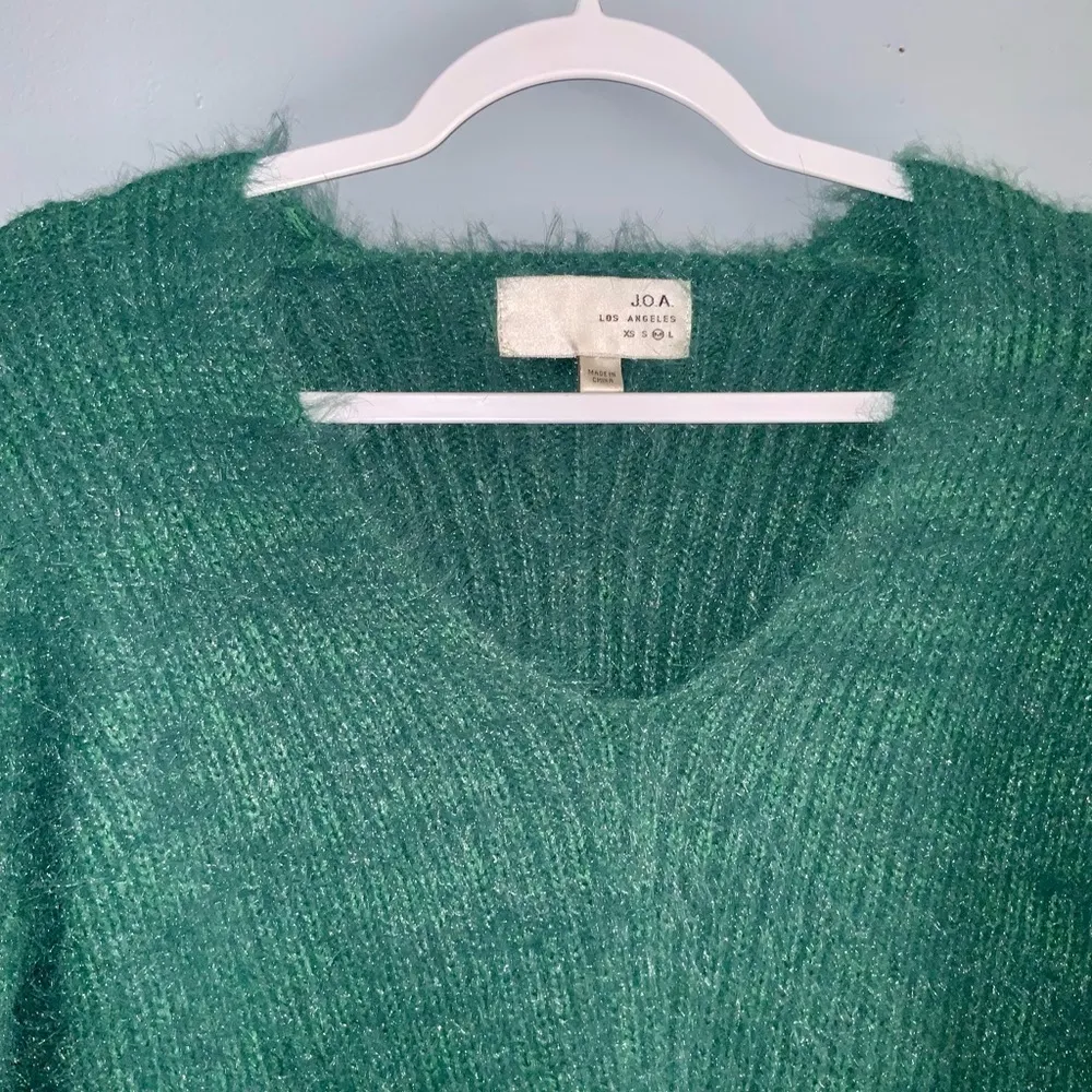 J.O.A. Emerald Green Deep V-Neck Sweater Cozy Fuzzy Casual Cropped Medium - Image 6