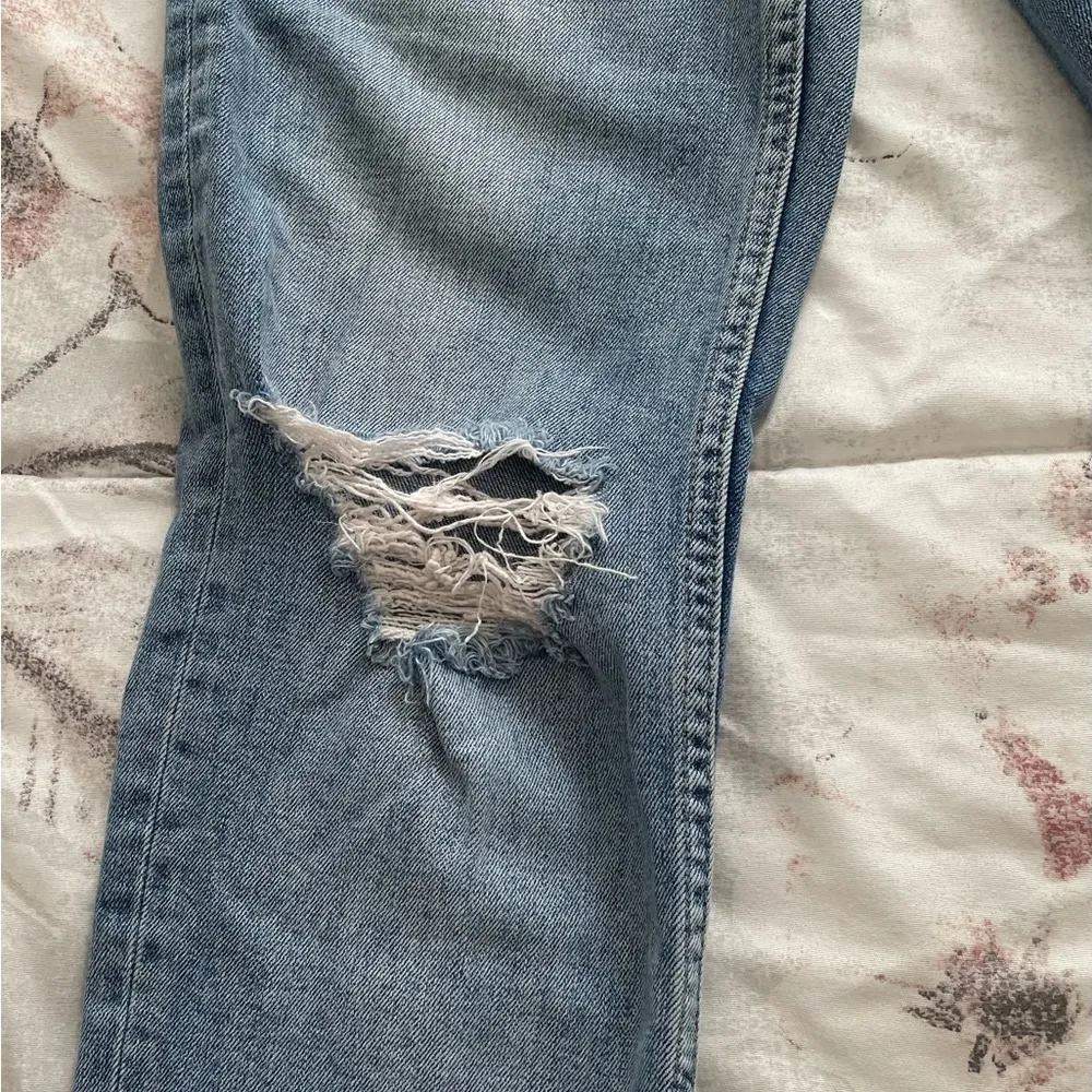 Topshop Moto distressed ripped raw hem light blue Y2K jeans, size 26x30” spring - Image 9