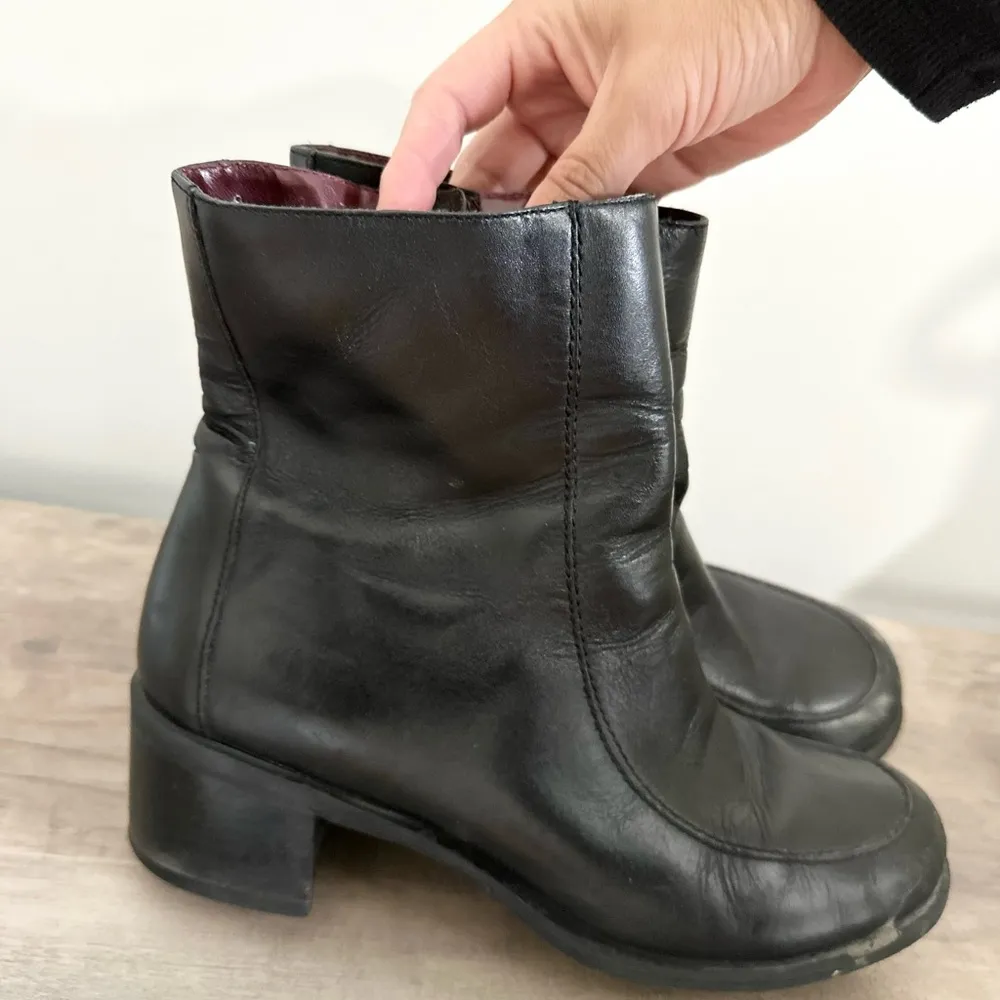 Tommy Hilfiger VINTAGE Y2K  Black Leather Round Toe Platform Heel Boots 9.5 - Image 4