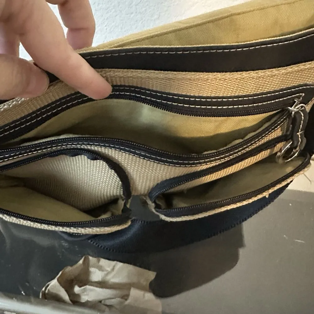 The Sak Messenger Bag Beige Khaki Purse Multiple Pockets Great Condition - Image 10