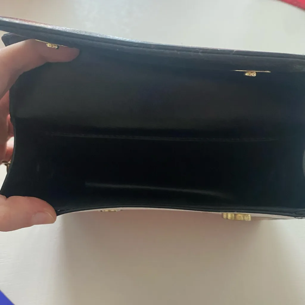 ASOS NWOT Multi color geometric purse with gold chain - Image 4