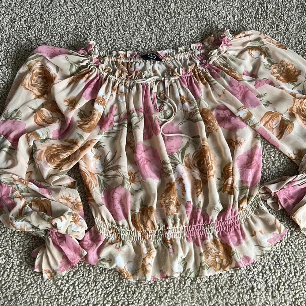 Vici collection • floral ruffle hem top - Image 95