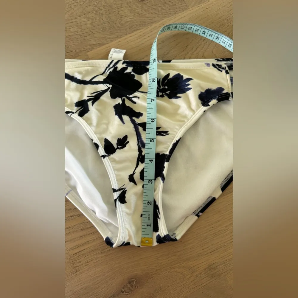 Athleta aqualuxe white floral bikini bottom size medium - Image 5