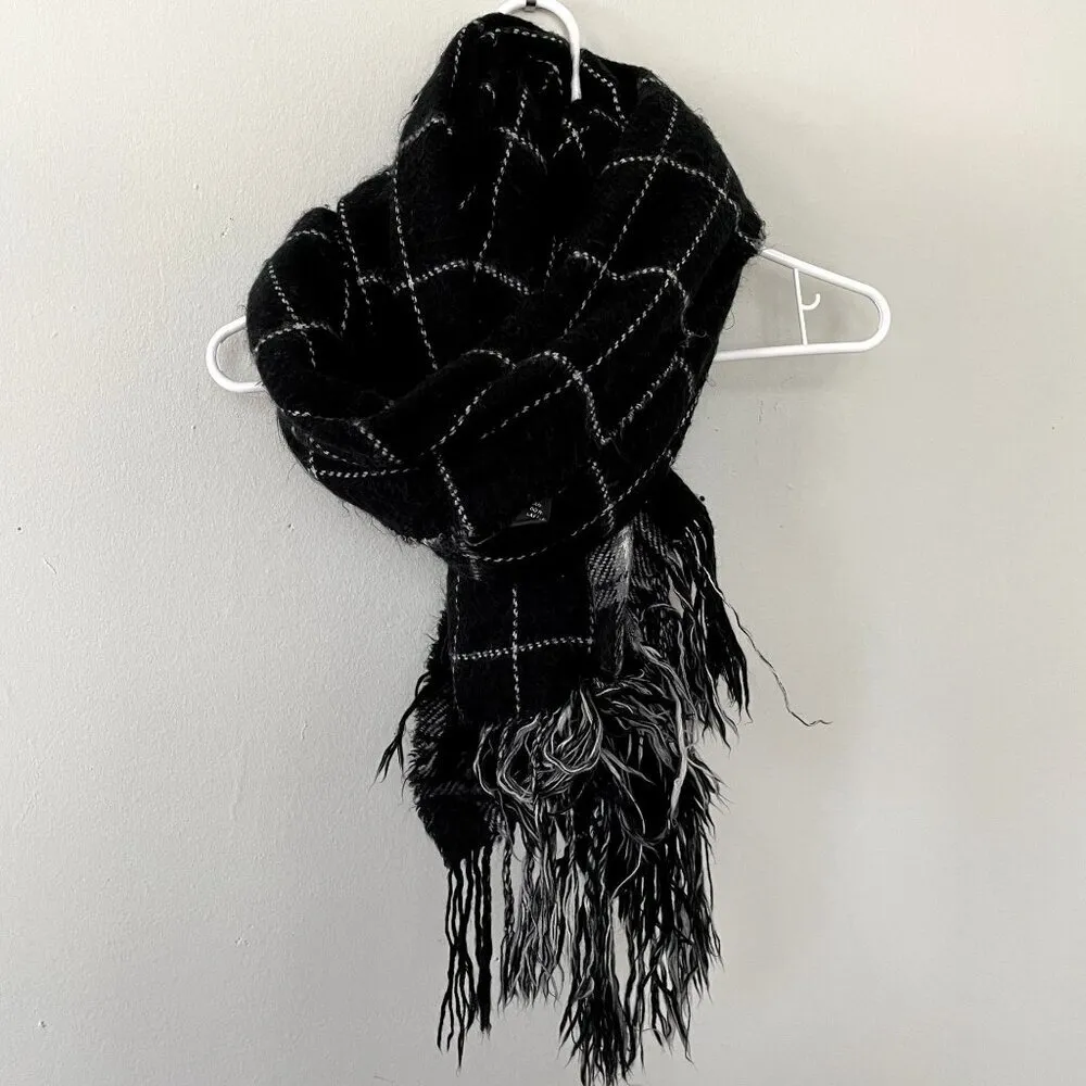 Steve Madden black and white blanket scarf infinity style casual warm winter - Image 4