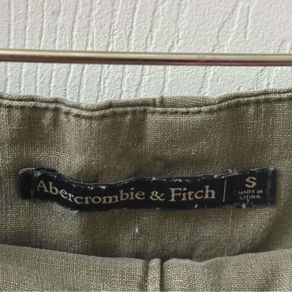 Abercrombie & Fitch Linen Blend Belted Pleated Crop Pants in Green - Image 4