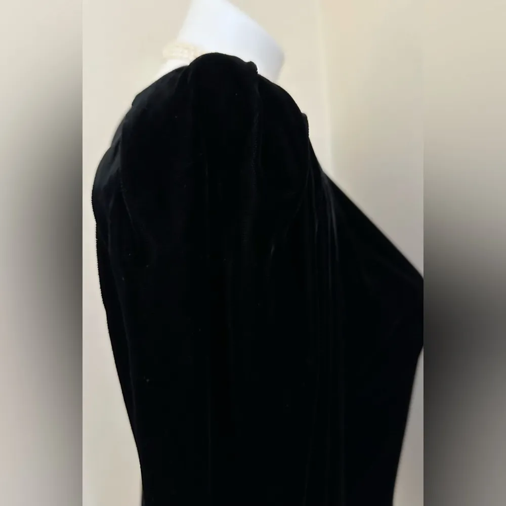 Renditions New York Vintage Black Velvet 80’s. Dress V Low Cut Back W Bow Sz 8 - Image 6